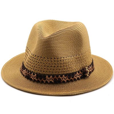 Chapeau de paille avec bandeau : style estival et tendance
